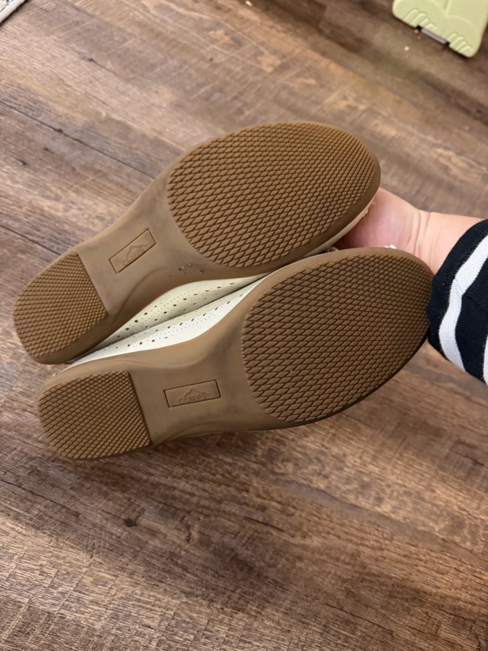 Cliffs by WHITE MOUNTAIN Cream Perforated Ballet Flats with Bow - Picture 4 of 6